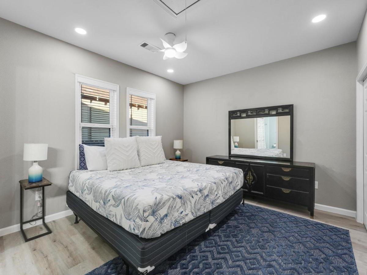 Galveston Escapes - Walk To Beach And Restaurants ภายนอก รูปภาพ